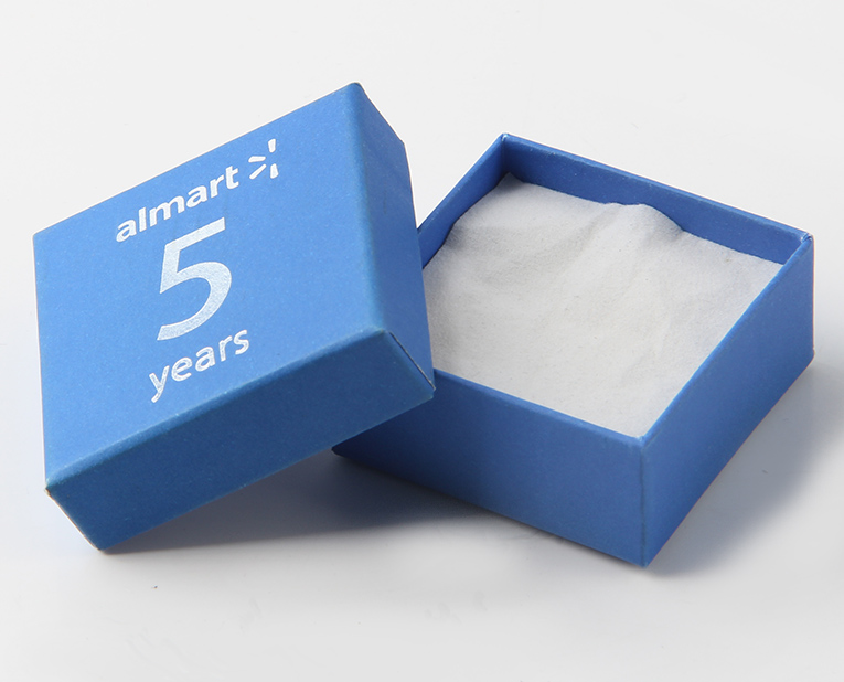 耳環(huán)的包裝盒如果在訂做時使用快速固著的油墨，效率1倍以上！